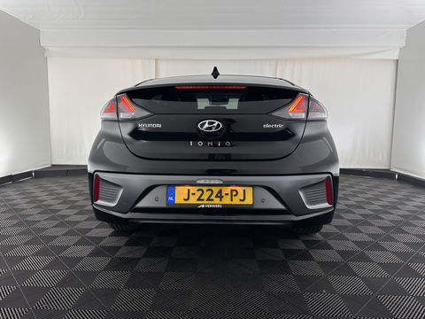 Hyundai IONIQ Premium EV 38 kWh {SOH-97%} (INCL-BTW) Aut *HEATPUMP | PANO | LEATHER | FULL-LED | ADAPTIVE-CRUISE | KEYLESS | NAVI-FULLMAP | DAB | CAMERA | MEMORY-PACK | DIGI-COCKPIT | HEATED/VENTILATED-SEATS | CCS- FASTLOADER | 16''A