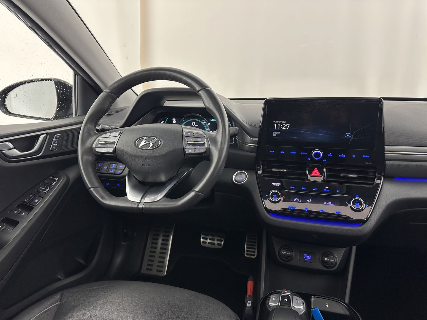 Hyundai IONIQ Premium EV 38 kWh {SOH-97%} (INCL-BTW) Aut *HEATPUMP | PANO | LEATHER | FULL-LED | ADAPTIVE-CRUISE | KEYLESS | NAVI-FULLMAP | DAB | CAMERA | MEMORY-PACK | DIGI-COCKPIT | HEATED/VENTILATED-SEATS | CCS- FASTLOADER | 16''A