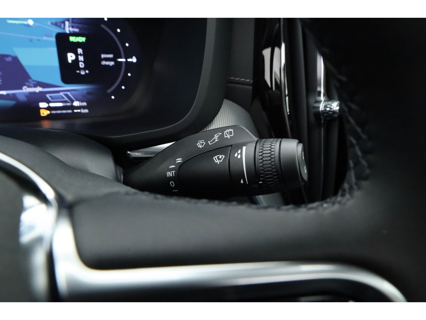 Volvo XC60 2.0 T8 Plug-in hybrid AWD Ultra Black Edition | Luchtvering | 22 inch | Trekhaak | Pano | Blis | Pilot assist |