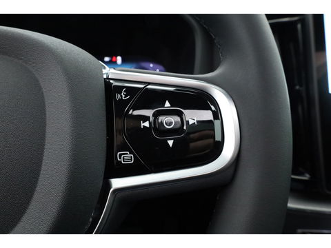 Volvo XC60 2.0 T8 Plug-in hybrid AWD Ultra Black Edition | Luchtvering | 22 inch | Trekhaak | Pano | Blis | Pilot assist |
