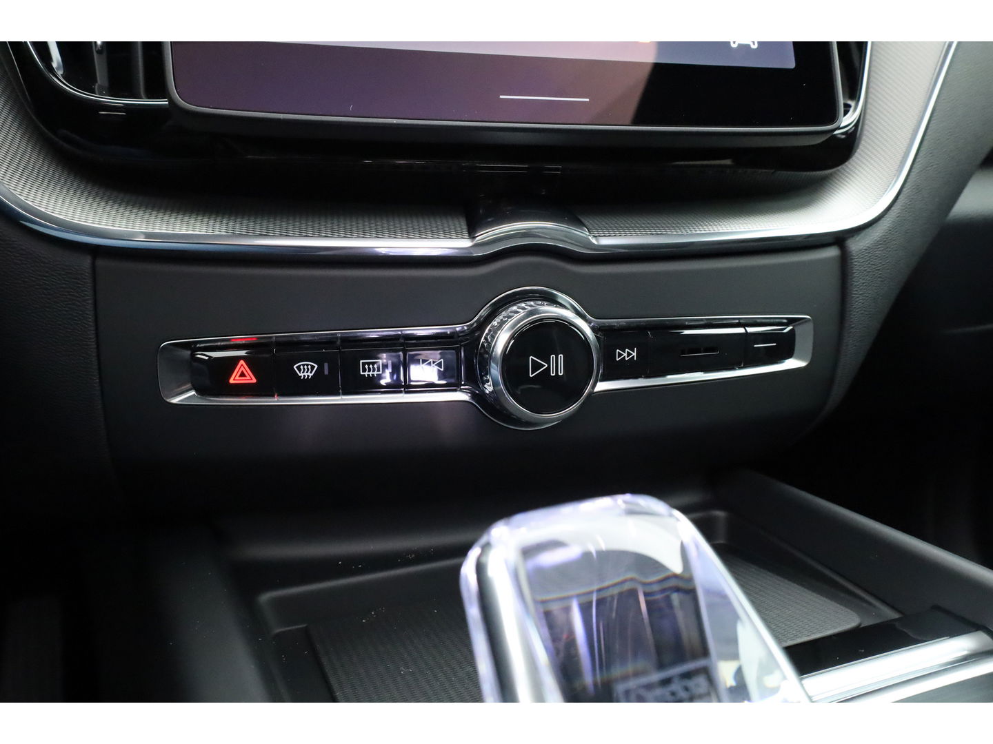 Volvo XC60 2.0 T8 Plug-in hybrid AWD Ultra Black Edition | Luchtvering | 22 inch | Trekhaak | Pano | Blis | Pilot assist |