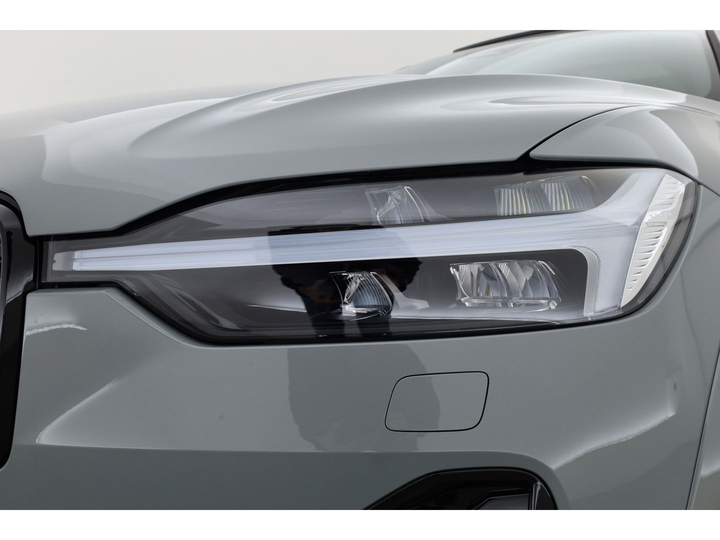 Volvo XC60 2.0 T8 Plug-in hybrid AWD Ultra Black Edition | Luchtvering | 22 inch | Trekhaak | Pano | Blis | Pilot assist |