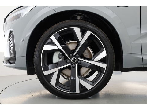 Volvo XC60 2.0 T8 Plug-in hybrid AWD Ultra Black Edition | Luchtvering | 22 inch | Trekhaak | Pano | Blis | Pilot assist |