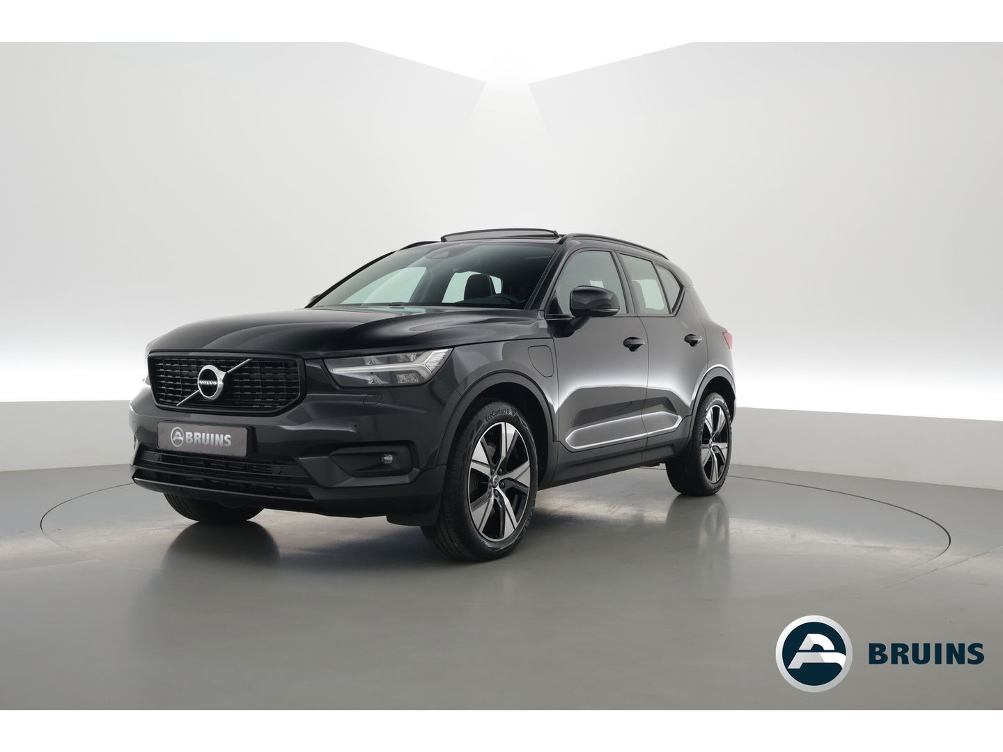 Volvo XC40 1.5 T5 Recharge R-Design | Pano | H&K audio | Trekhaak | Elek bes.Stoel | Stoel & stuurverwarming |