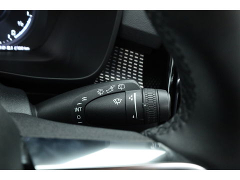 Volvo XC40 1.5 T5 Recharge R-Design | Pano | H&K audio | Trekhaak | Elek bes.Stoel | Stoel & stuurverwarming |