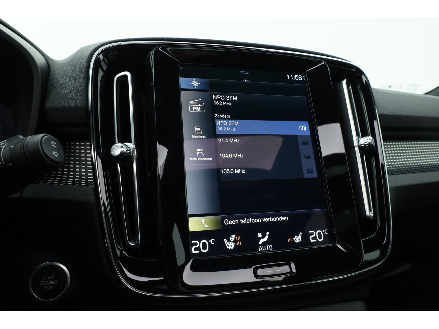 Volvo XC40 1.5 T5 Recharge R-Design | Pano | H&K audio | Trekhaak | Elek bes.Stoel | Stoel & stuurverwarming |