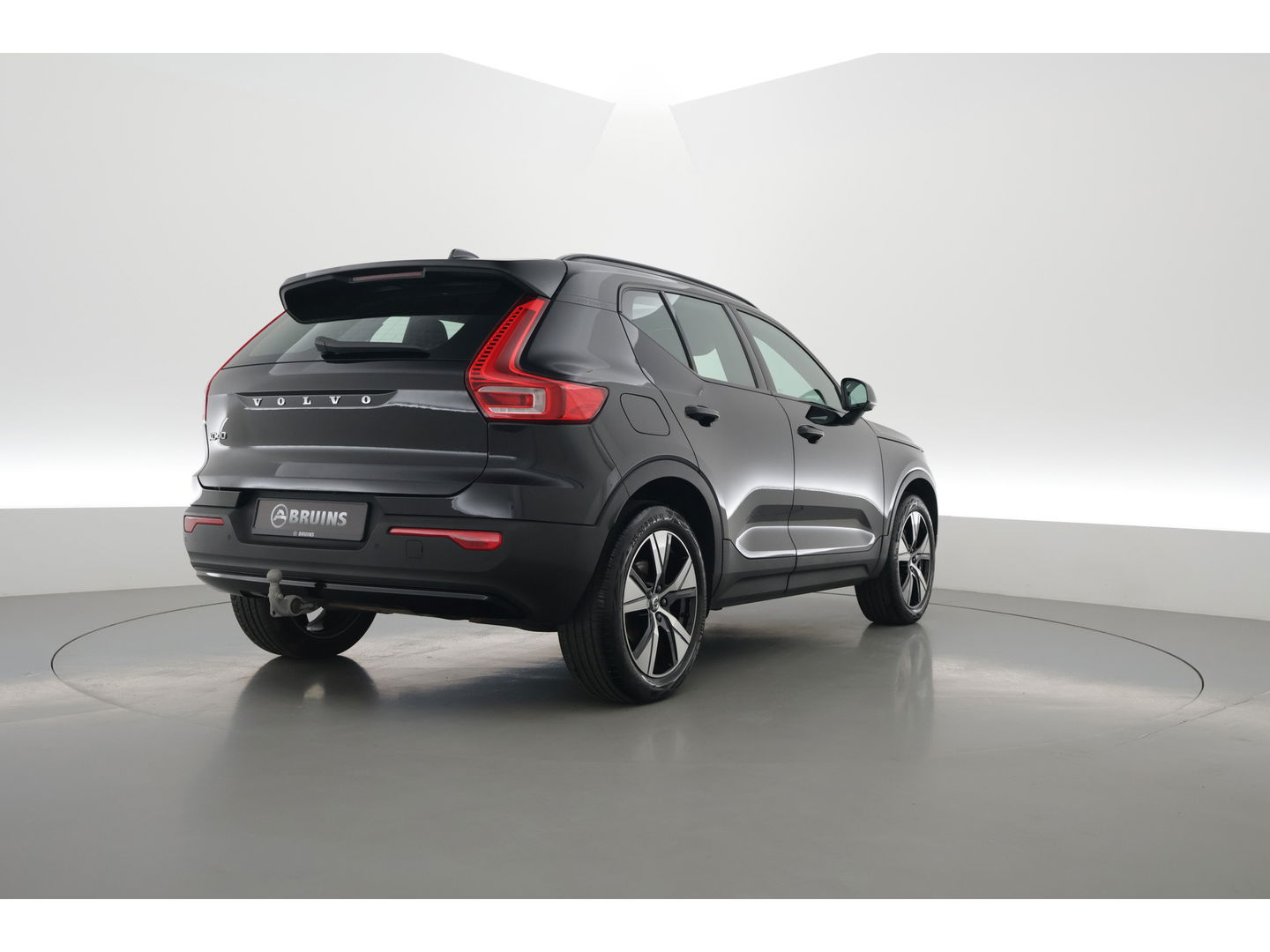 Volvo XC40 1.5 T5 Recharge R-Design | Pano | H&K audio | Trekhaak | Elek bes.Stoel | Stoel & stuurverwarming |