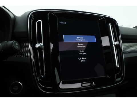 Volvo XC40 1.5 T5 Recharge R-Design | Pano | H&K audio | Trekhaak | Elek bes.Stoel | Stoel & stuurverwarming |