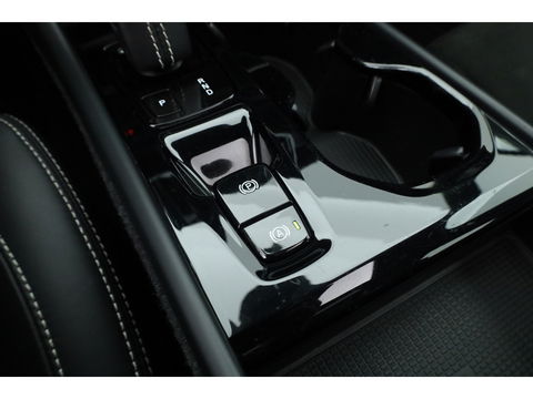 Volvo XC40 1.5 T5 Recharge R-Design | Pano | H&K audio | Trekhaak | Elek bes.Stoel | Stoel & stuurverwarming |