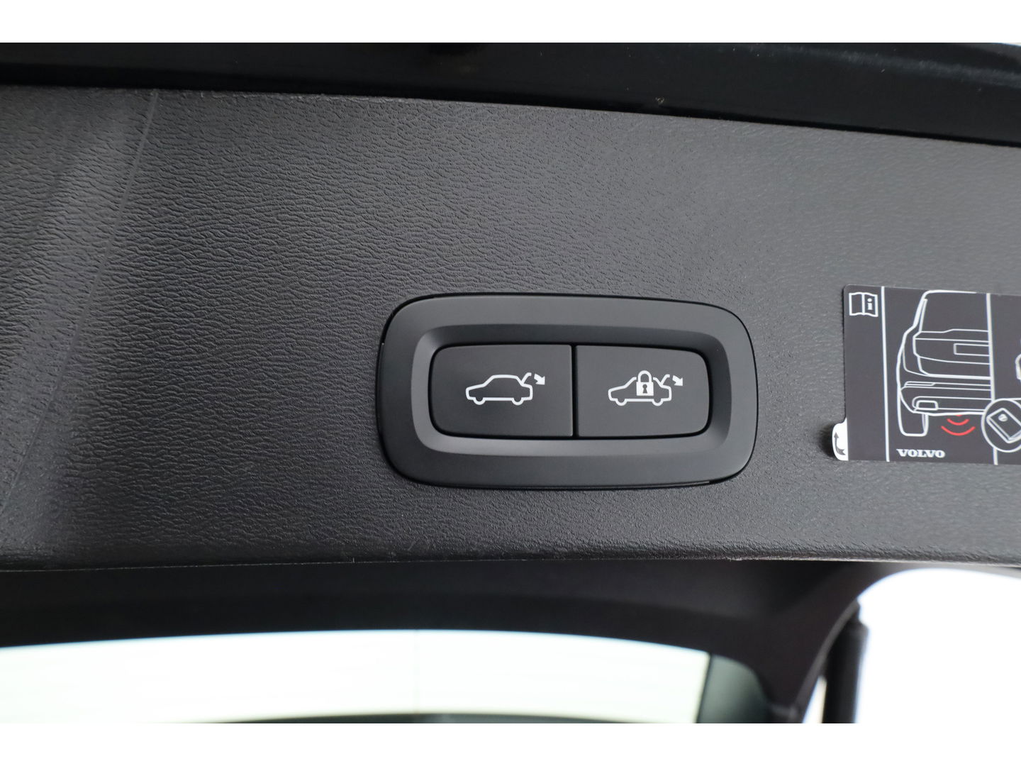 Volvo XC40 1.5 T5 Recharge R-Design | Pano | H&K audio | Trekhaak | Elek bes.Stoel | Stoel & stuurverwarming |