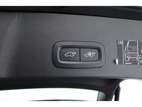 Volvo XC40 1.5 T5 Recharge R-Design | Pano | H&K audio | Trekhaak | Elek bes.Stoel | Stoel & stuurverwarming |