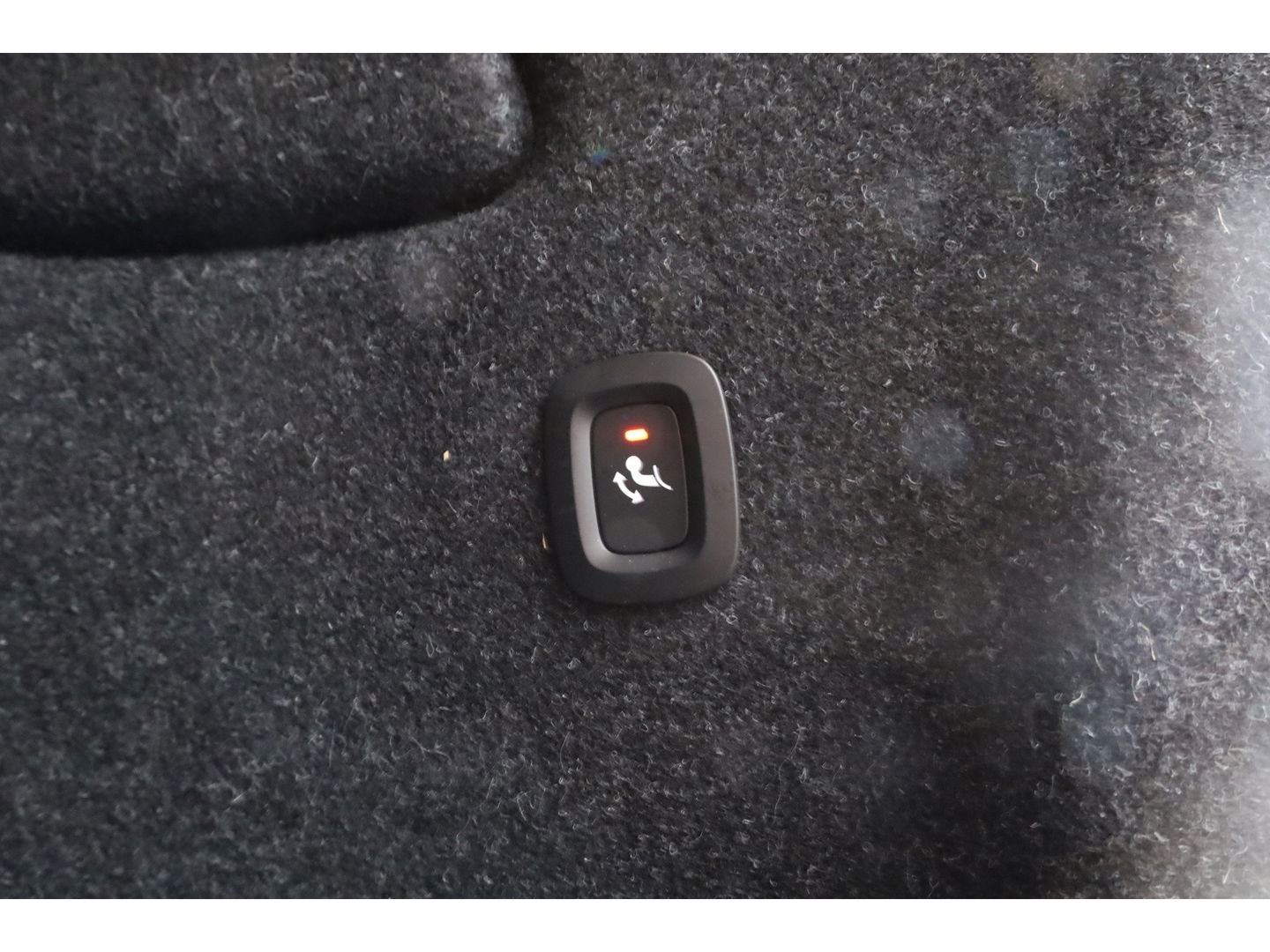 Volvo XC40 1.5 T5 Recharge R-Design | Pano | H&K audio | Trekhaak | Elek bes.Stoel | Stoel & stuurverwarming |