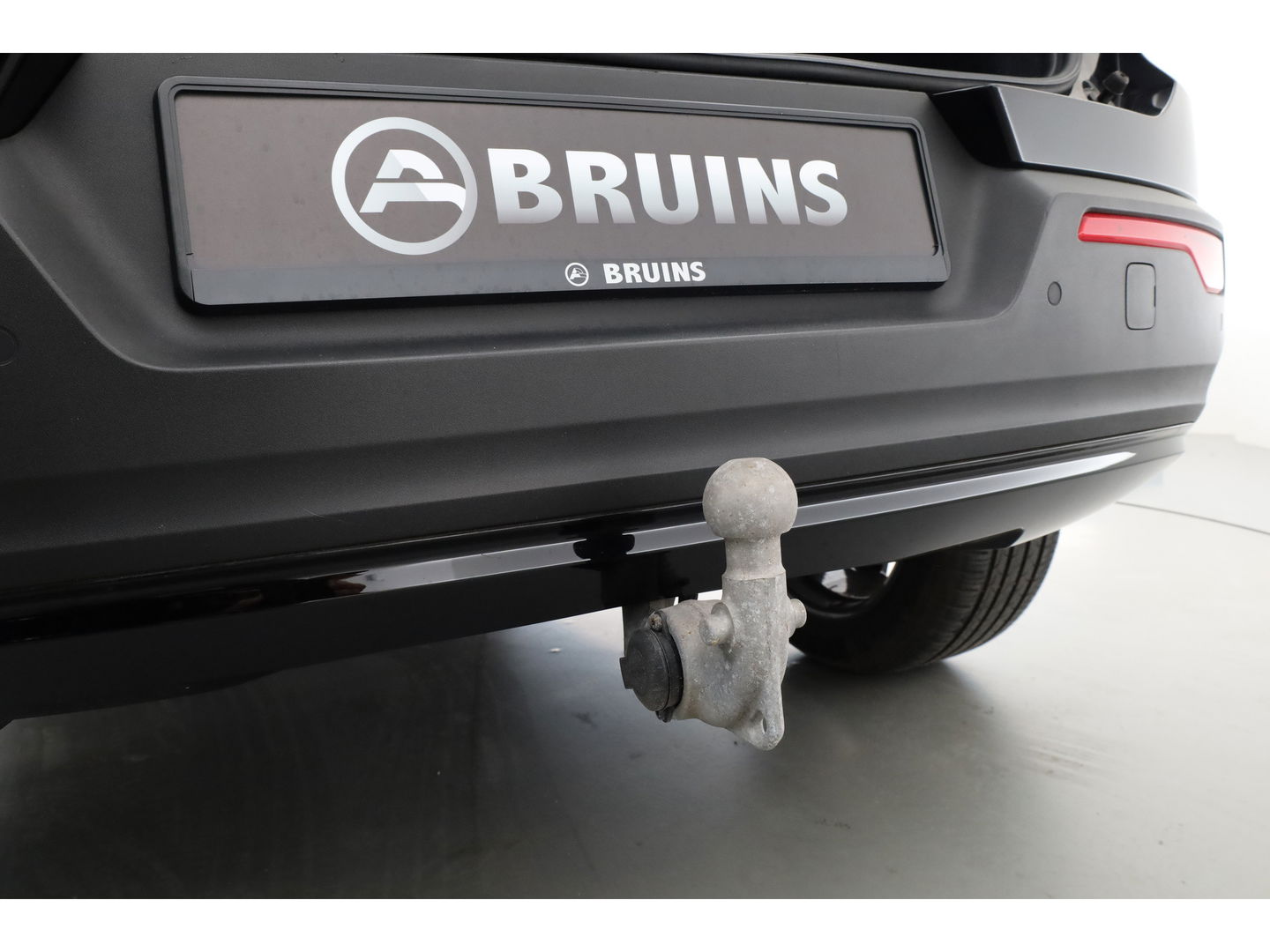 Volvo XC40 1.5 T5 Recharge R-Design | Pano | H&K audio | Trekhaak | Elek bes.Stoel | Stoel & stuurverwarming |