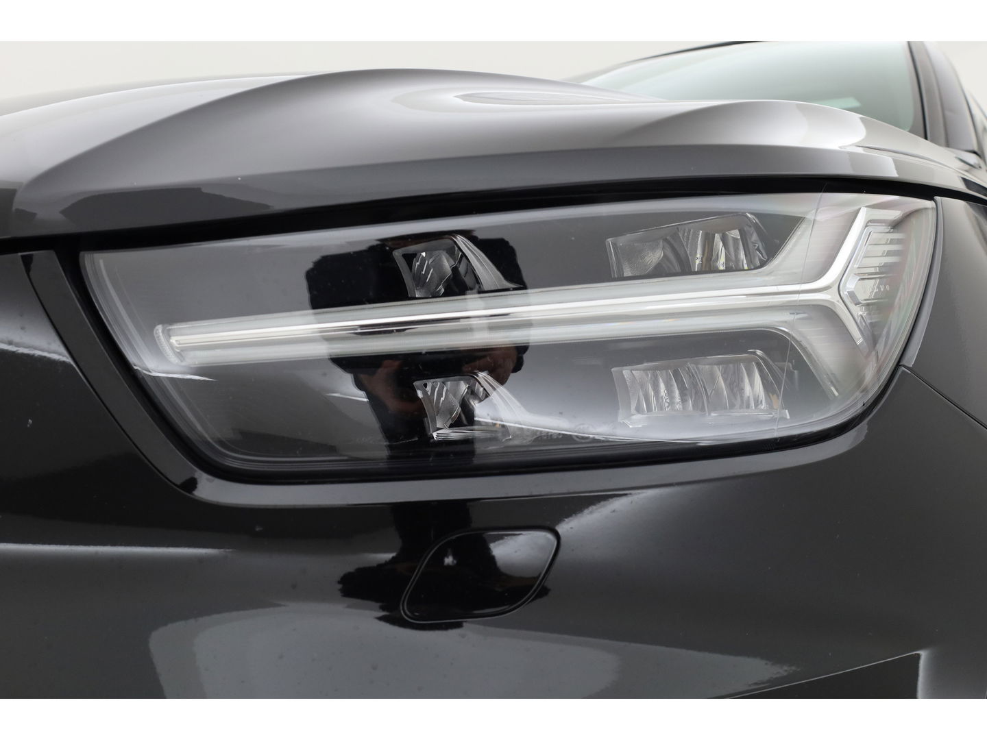 Volvo XC40 1.5 T5 Recharge R-Design | Pano | H&K audio | Trekhaak | Elek bes.Stoel | Stoel & stuurverwarming |