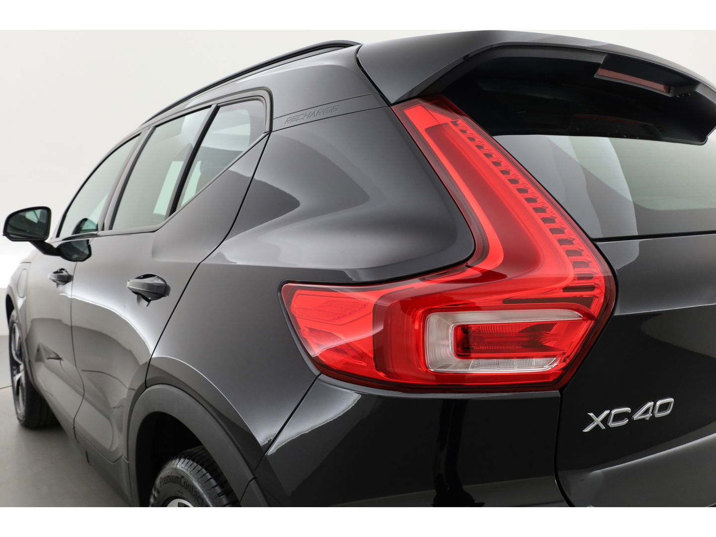 Volvo XC40 1.5 T5 Recharge R-Design | Pano | H&K audio | Trekhaak | Elek bes.Stoel | Stoel & stuurverwarming |