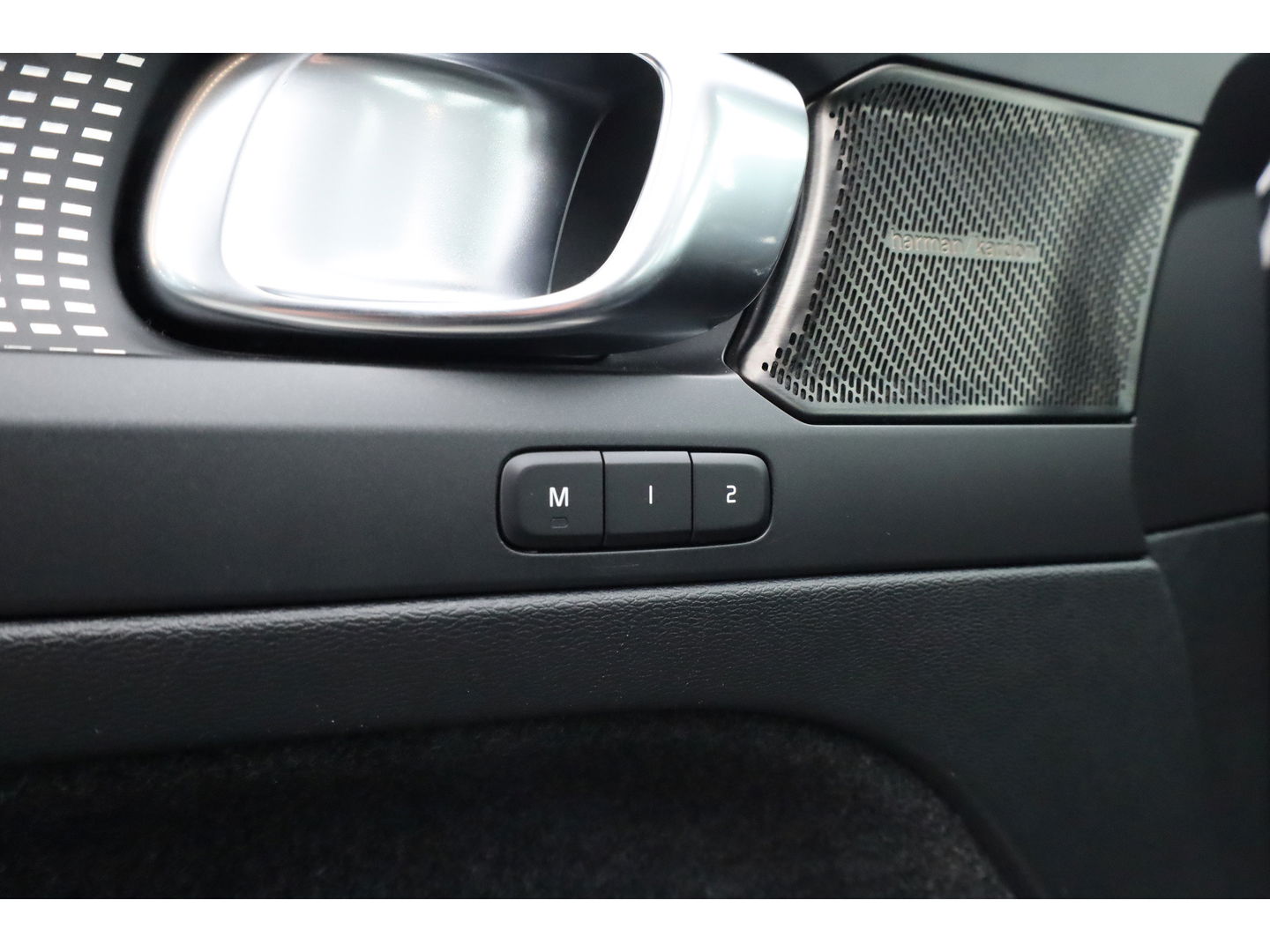 Volvo XC40 1.5 T5 Recharge R-Design | Pano | H&K audio | Trekhaak | Elek bes.Stoel | Stoel & stuurverwarming |