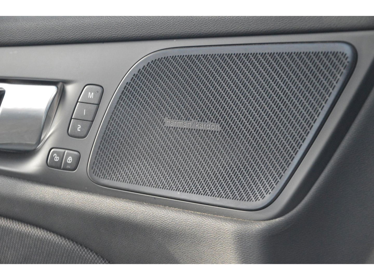 Volvo V60 T6 Hybride AWD Plus Dark | Panoramadak | Harman/Kardon | Stoel + Stuur Verwarmd | Pilot-Assist | Apple CarPlay |