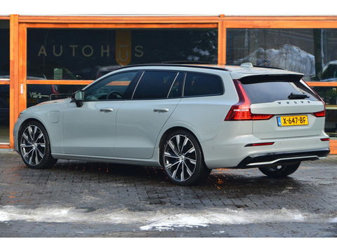 Volvo V60 T6 Hybride AWD Plus Dark | Panoramadak | Harman/Kardon | Stoel + Stuur Verwarmd | Pilot-Assist | Apple CarPlay |