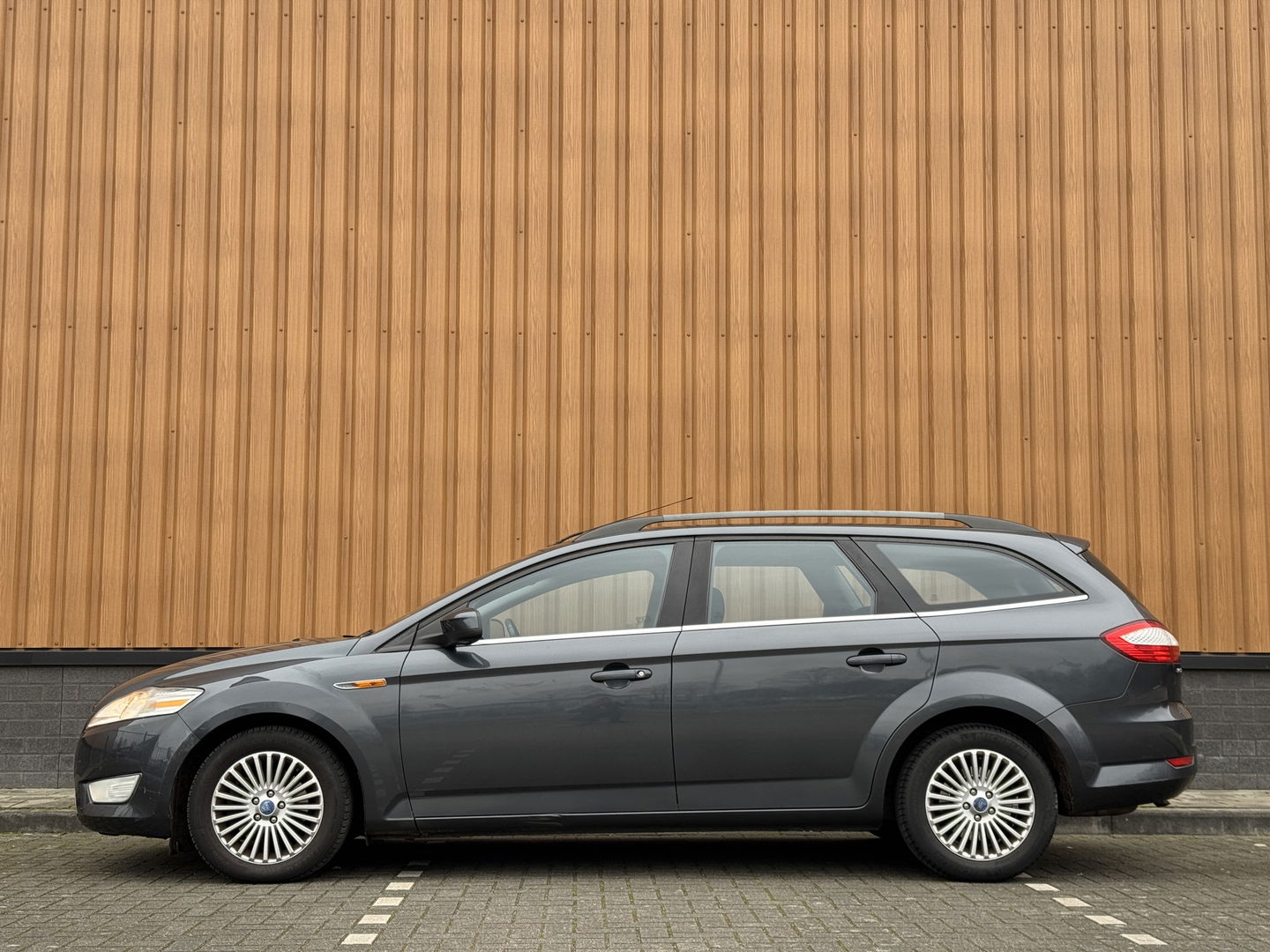Ford Mondeo Wagon 2.0-16V Titanium | Handel / Export | Navigatie | Trekhaak | Airconditioning | Cruise Control | Automatische Verlichting | Voorruit Verwarming | Elektrische Ramen |