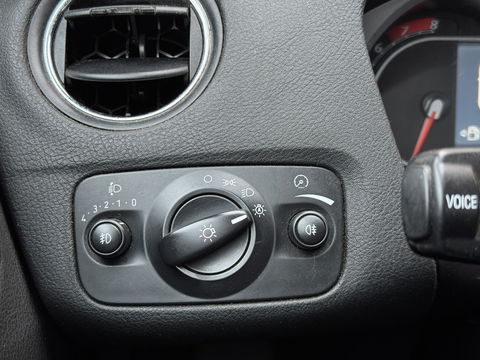 Ford Mondeo Wagon 2.0-16V Titanium | Handel / Export | Navigatie | Trekhaak | Airconditioning | Cruise Control | Automatische Verlichting | Voorruit Verwarming | Elektrische Ramen |