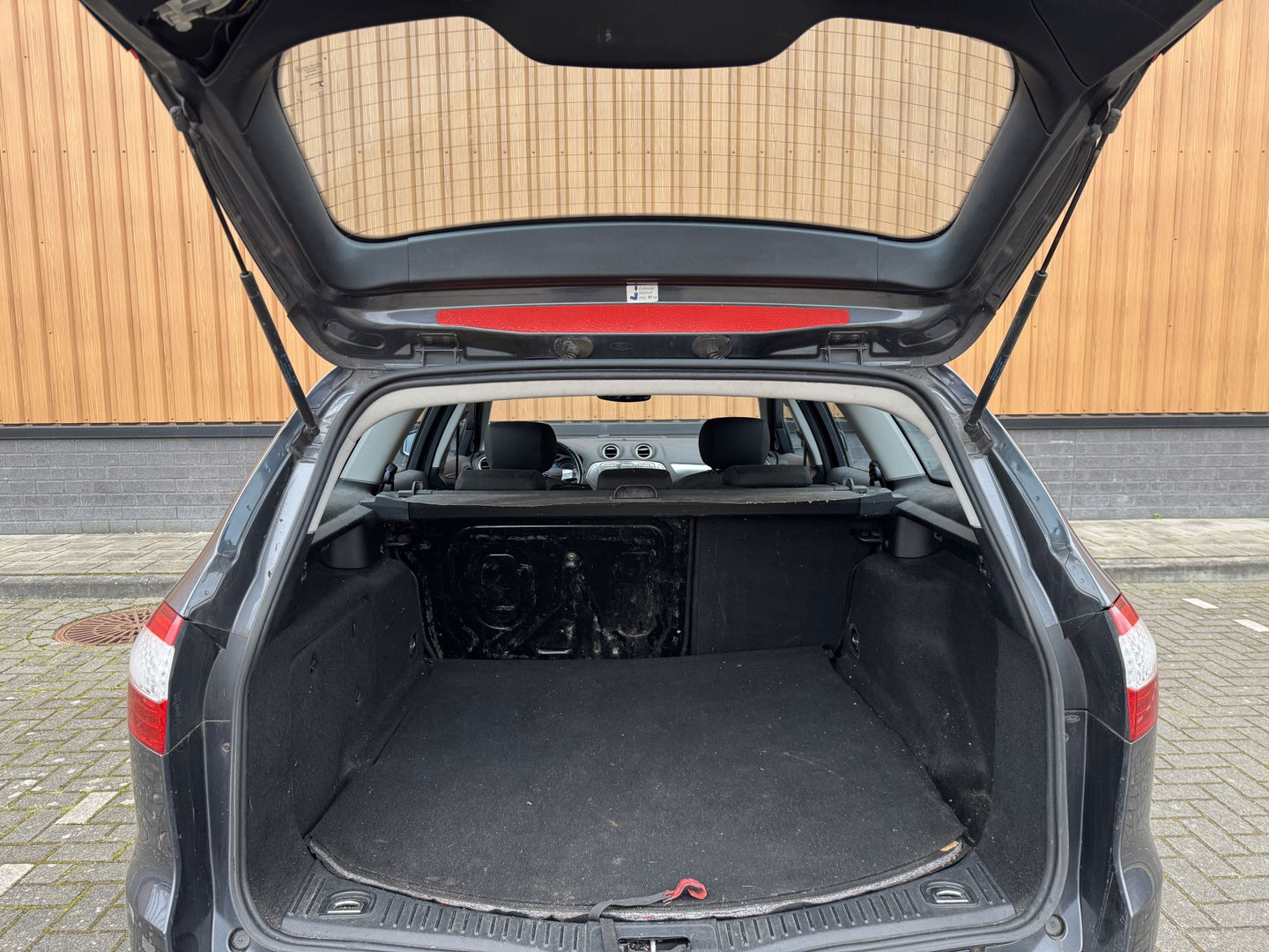 Ford Mondeo Wagon 2.0-16V Titanium | Handel / Export | Navigatie | Trekhaak | Airconditioning | Cruise Control | Automatische Verlichting | Voorruit Verwarming | Elektrische Ramen |