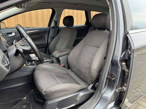 Ford Mondeo Wagon 2.0-16V Titanium | Handel / Export | Navigatie | Trekhaak | Airconditioning | Cruise Control | Automatische Verlichting | Voorruit Verwarming | Elektrische Ramen |