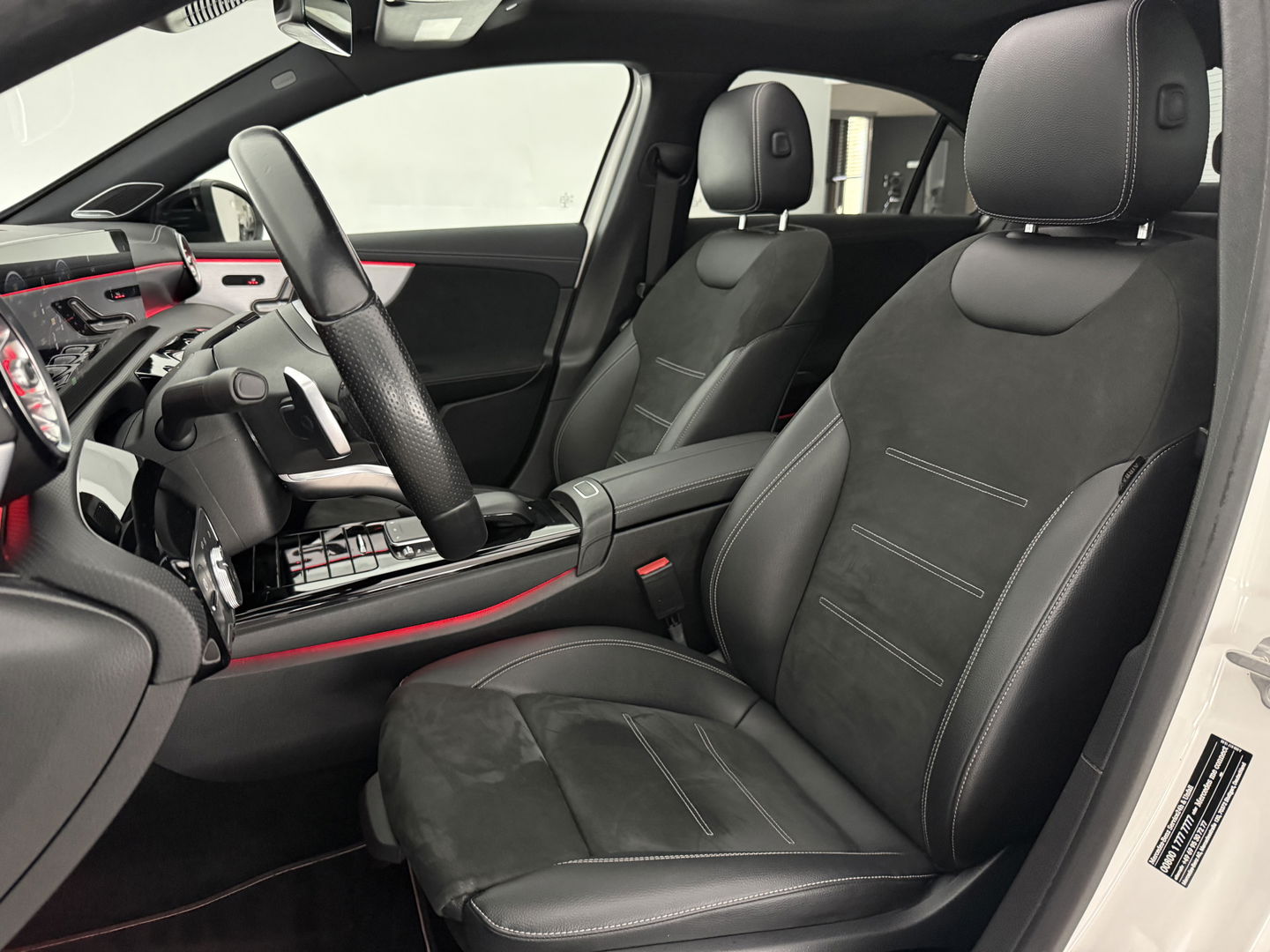 Mercedes-Benz A-Klasse 250 e AMG | Pano | 360° | Virtual | HuD | Memory | Sfeer | Burmester | Carplay | Stoelverw. | Keyless | Adap. Cruise