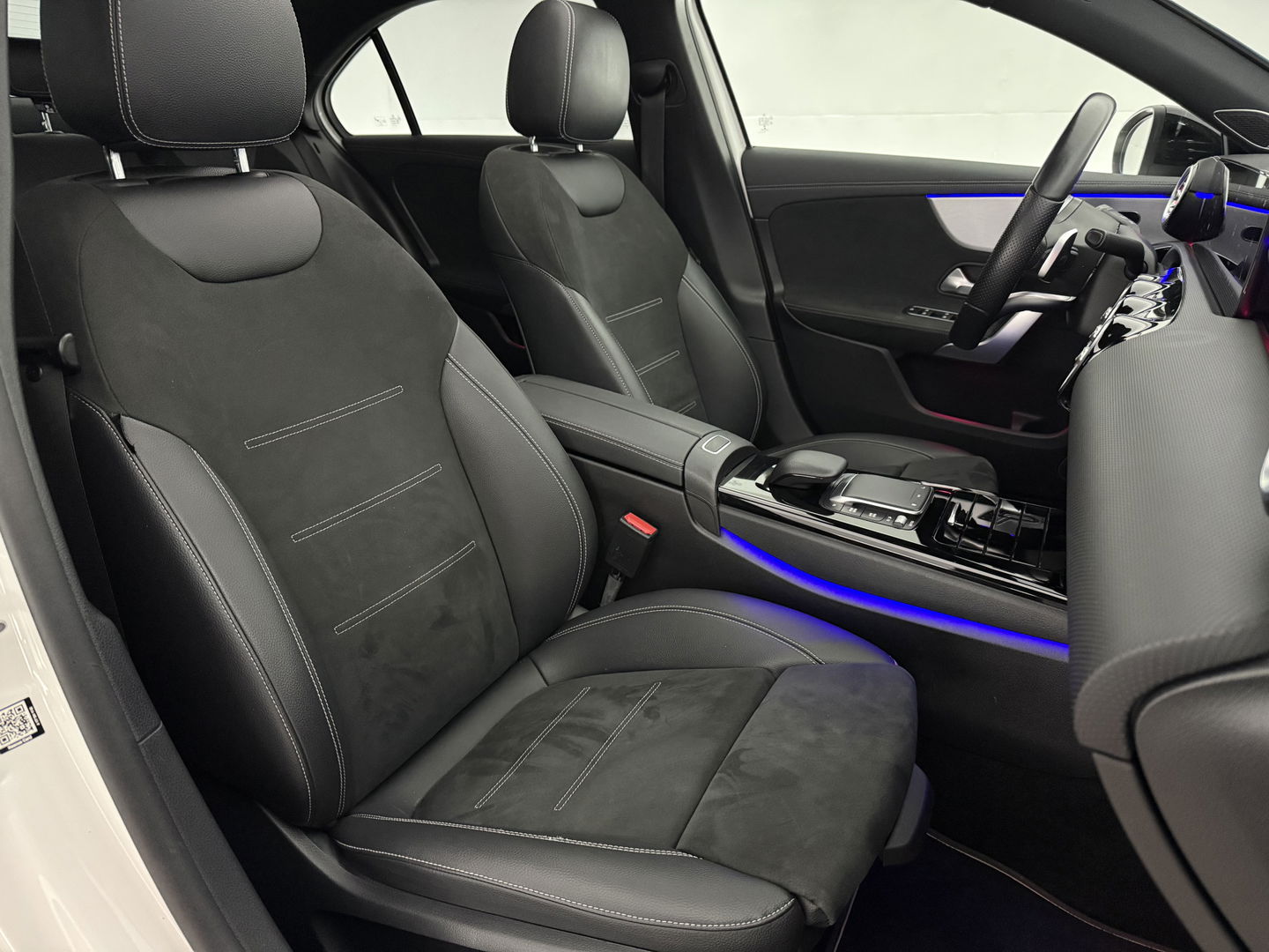 Mercedes-Benz A-Klasse 250 e AMG | Pano | 360° | Virtual | HuD | Memory | Sfeer | Burmester | Carplay | Stoelverw. | Keyless | Adap. Cruise