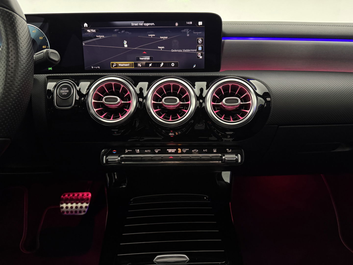 Mercedes-Benz A-Klasse 250 e AMG | Pano | 360° | Virtual | HuD | Memory | Sfeer | Burmester | Carplay | Stoelverw. | Keyless | Adap. Cruise