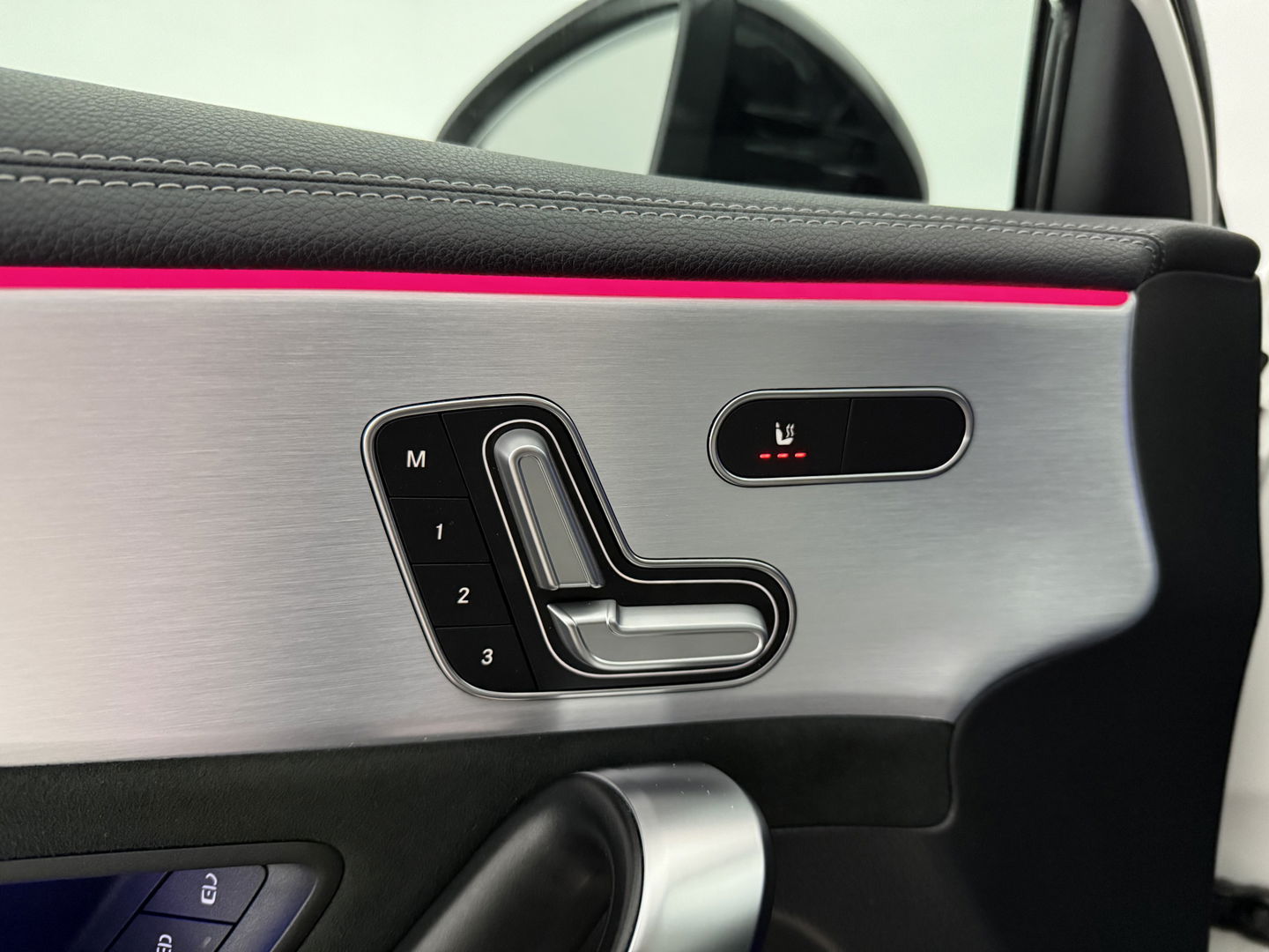 Mercedes-Benz A-Klasse 250 e AMG | Pano | 360° | Virtual | HuD | Memory | Sfeer | Burmester | Carplay | Stoelverw. | Keyless | Adap. Cruise