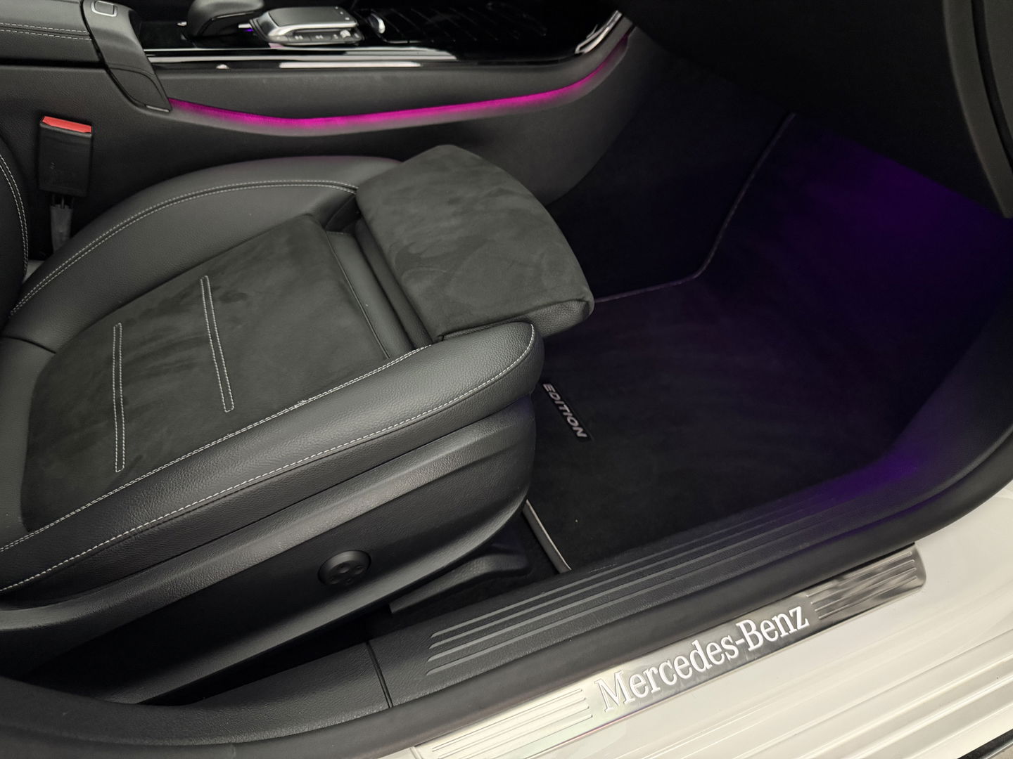 Mercedes-Benz A-Klasse 250 e AMG | Pano | 360° | Virtual | HuD | Memory | Sfeer | Burmester | Carplay | Stoelverw. | Keyless | Adap. Cruise