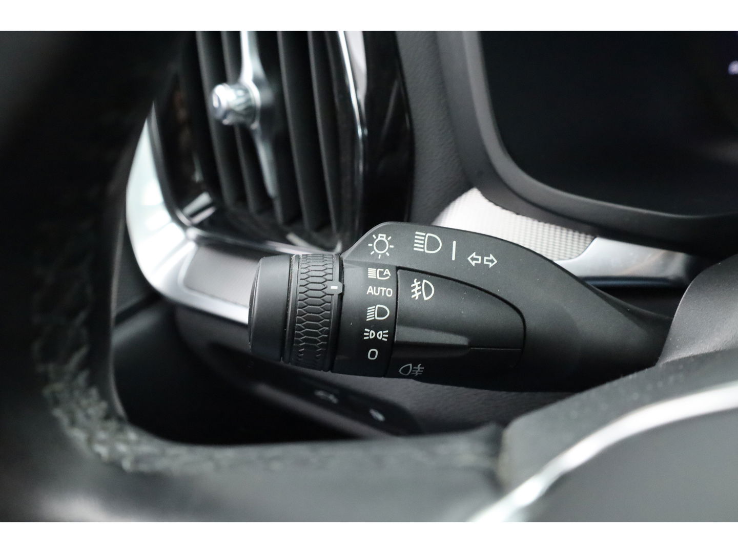 Volvo V60 2.0 T6 Plug-in hybrid AWD Plus Dark | Navi | Memory Seats | Stoel- Stuurverw. | Apple CarPlay | Camera | Keyless | 19''