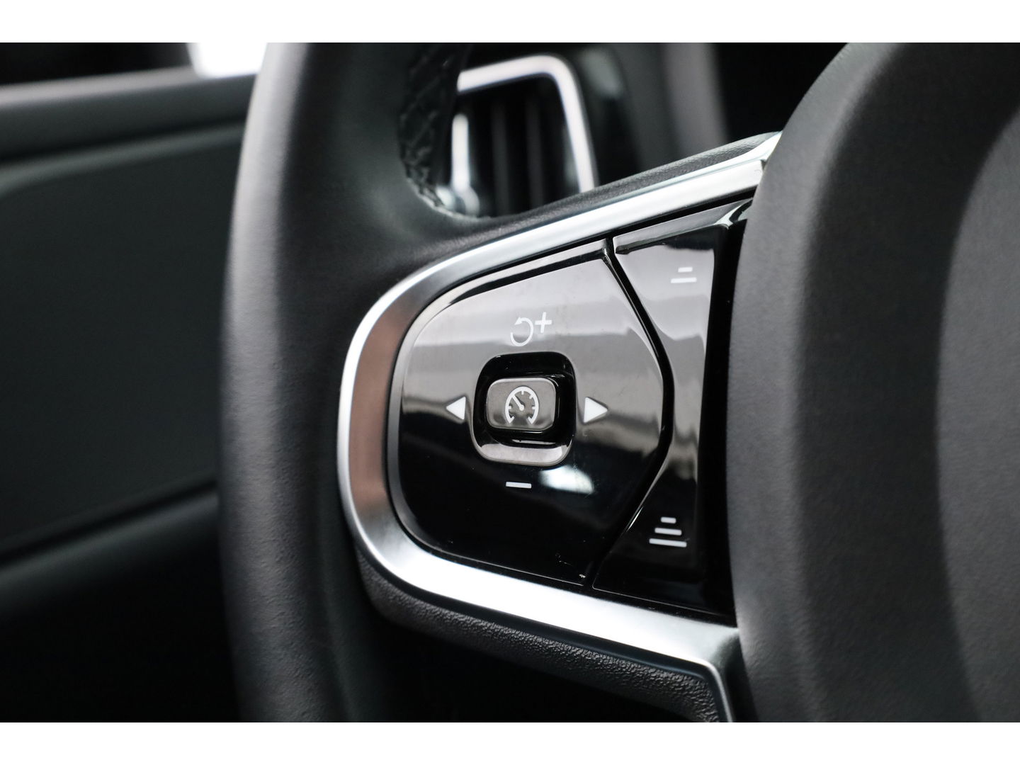 Volvo V60 2.0 T6 Plug-in hybrid AWD Plus Dark | Navi | Memory Seats | Stoel- Stuurverw. | Apple CarPlay | Camera | Keyless | 19''