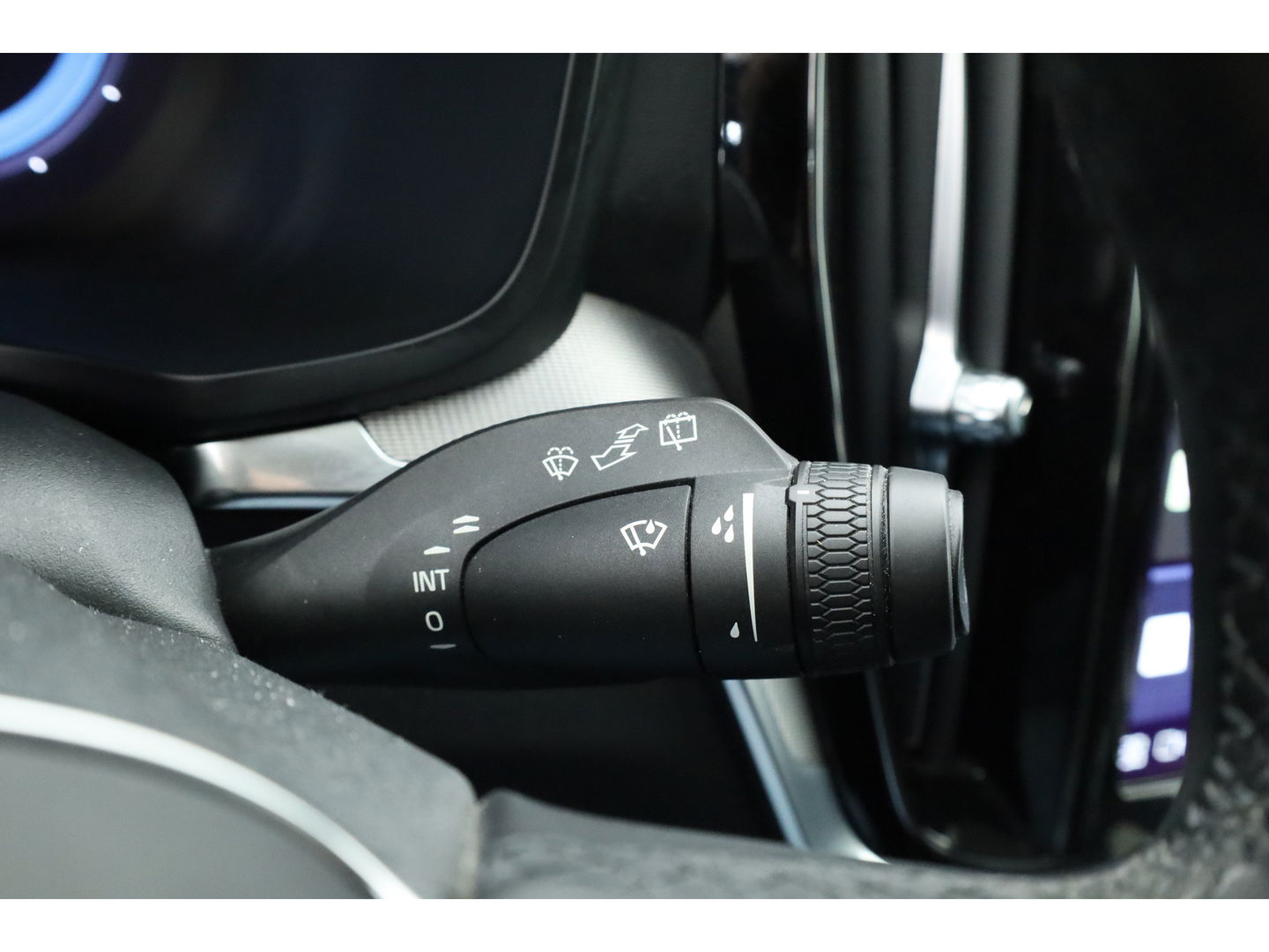 Volvo V60 2.0 T6 Plug-in hybrid AWD Plus Dark | Navi | Memory Seats | Stoel- Stuurverw. | Apple CarPlay | Camera | Keyless | 19''