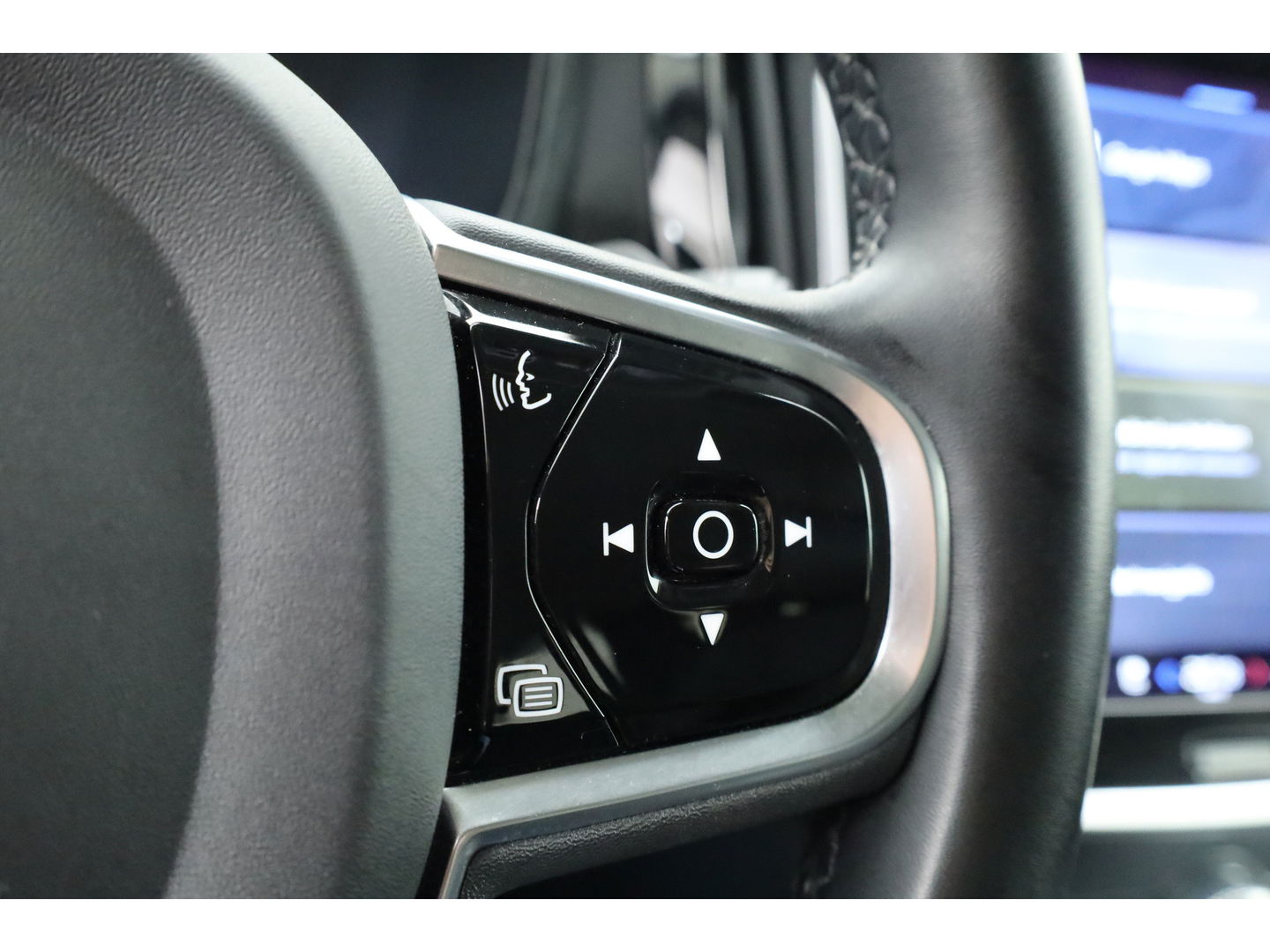 Volvo V60 2.0 T6 Plug-in hybrid AWD Plus Dark | Navi | Memory Seats | Stoel- Stuurverw. | Apple CarPlay | Camera | Keyless | 19''