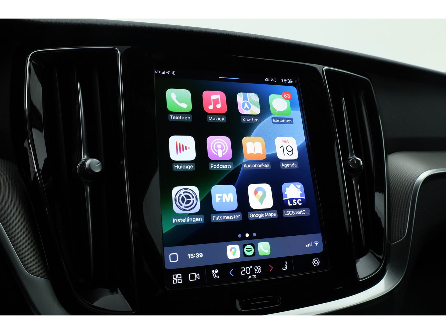 Volvo V60 2.0 T6 Plug-in hybrid AWD Plus Dark | Navi | Memory Seats | Stoel- Stuurverw. | Apple CarPlay | Camera | Keyless | 19''