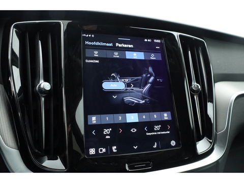 Volvo V60 2.0 T6 Plug-in hybrid AWD Plus Dark | Navi | Memory Seats | Stoel- Stuurverw. | Apple CarPlay | Camera | Keyless | 19''