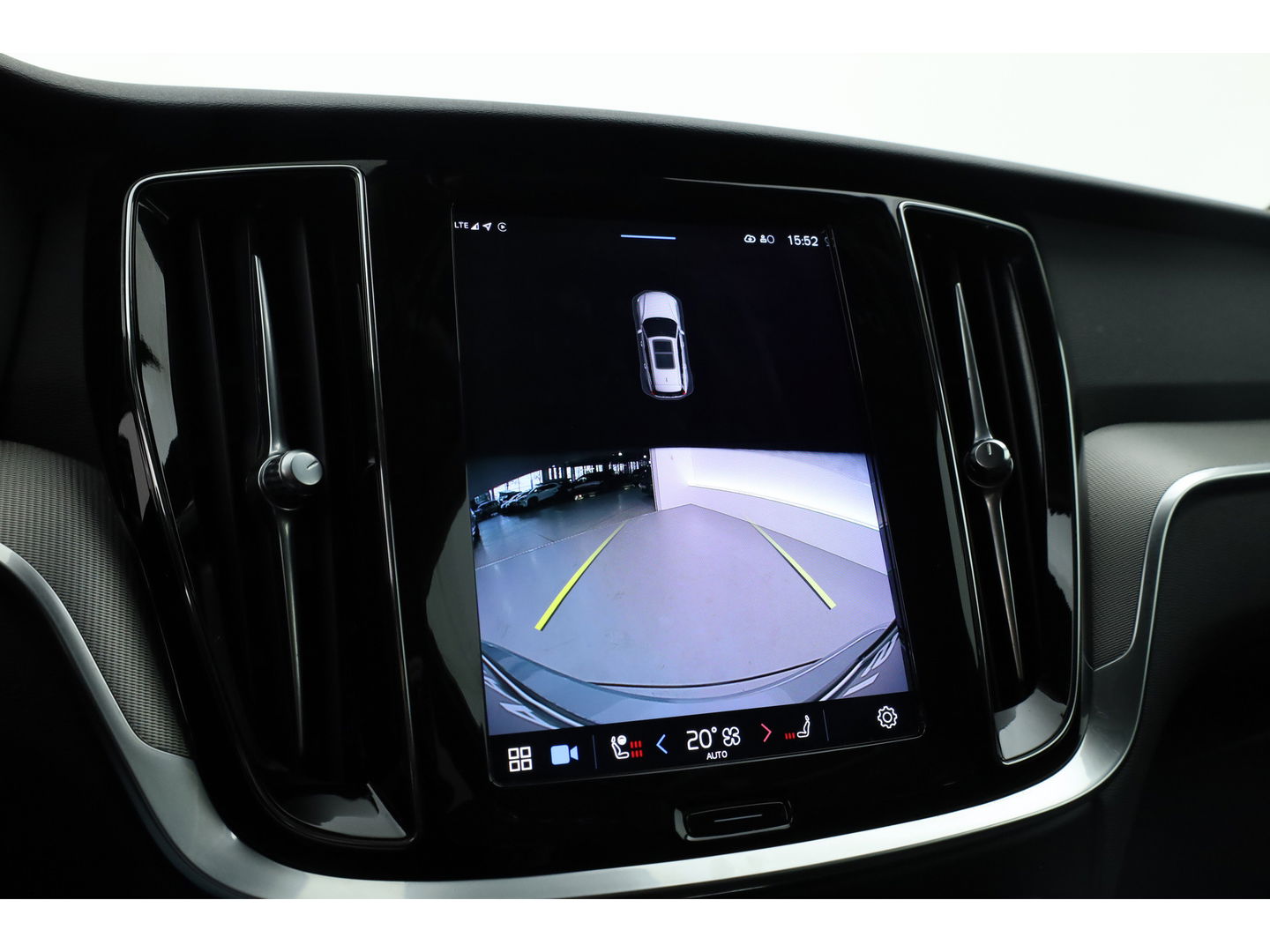 Volvo V60 2.0 T6 Plug-in hybrid AWD Plus Dark | Navi | Memory Seats | Stoel- Stuurverw. | Apple CarPlay | Camera | Keyless | 19''