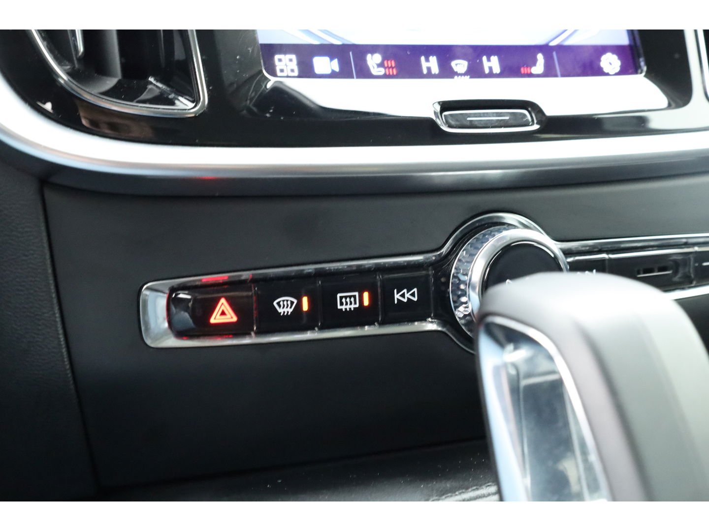 Volvo V60 2.0 T6 Plug-in hybrid AWD Plus Dark | Navi | Memory Seats | Stoel- Stuurverw. | Apple CarPlay | Camera | Keyless | 19''