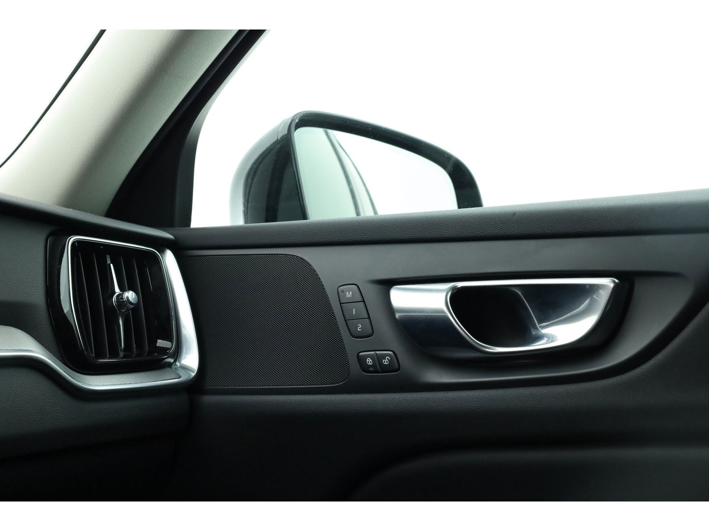 Volvo V60 2.0 T6 Plug-in hybrid AWD Plus Dark | Navi | Memory Seats | Stoel- Stuurverw. | Apple CarPlay | Camera | Keyless | 19''