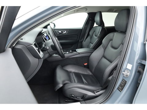 Volvo V60 2.0 T6 Plug-in hybrid AWD Plus Dark | Navi | Memory Seats | Stoel- Stuurverw. | Apple CarPlay | Camera | Keyless | 19''