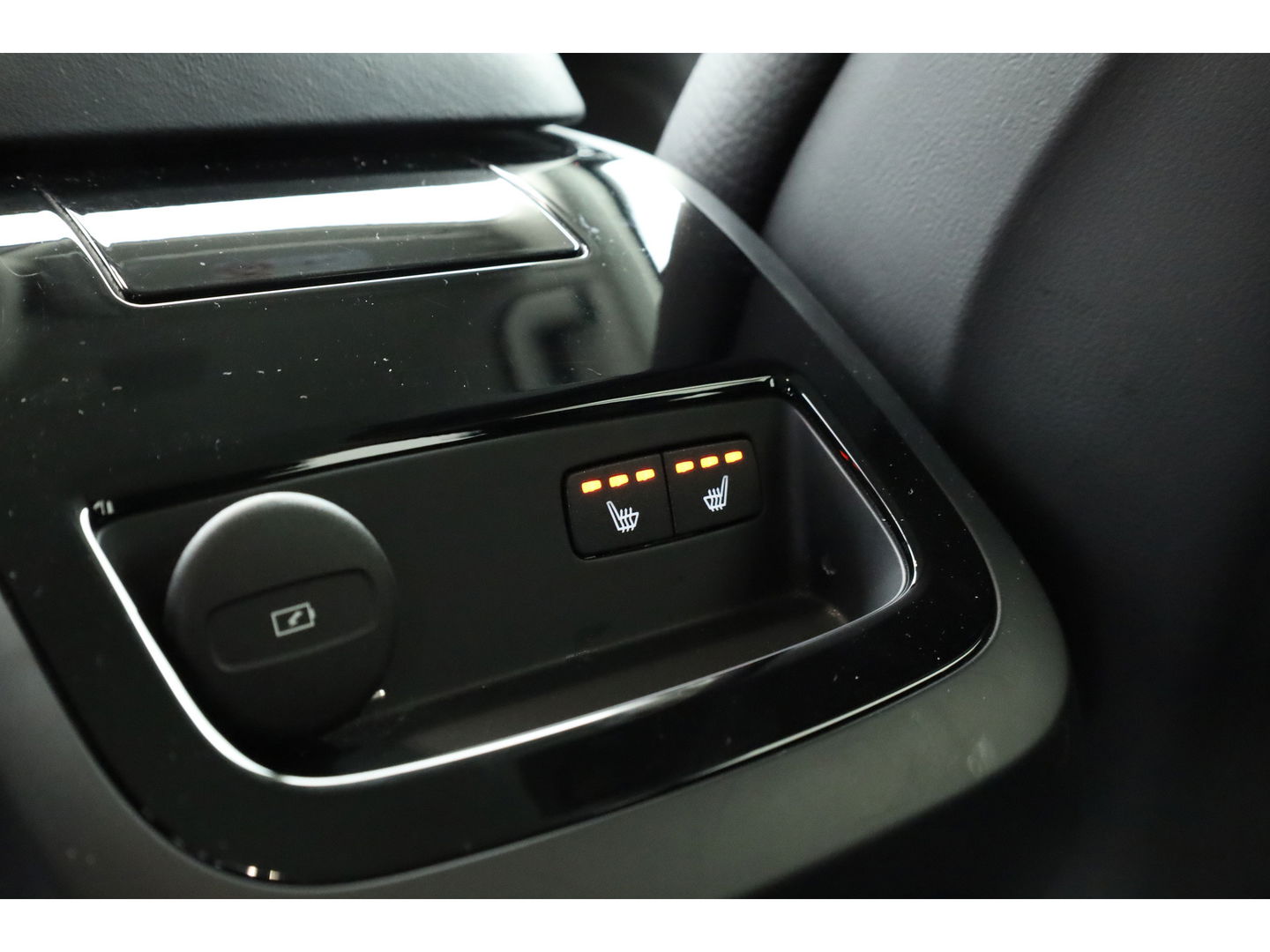 Volvo V60 2.0 T6 Plug-in hybrid AWD Plus Dark | Navi | Memory Seats | Stoel- Stuurverw. | Apple CarPlay | Camera | Keyless | 19''