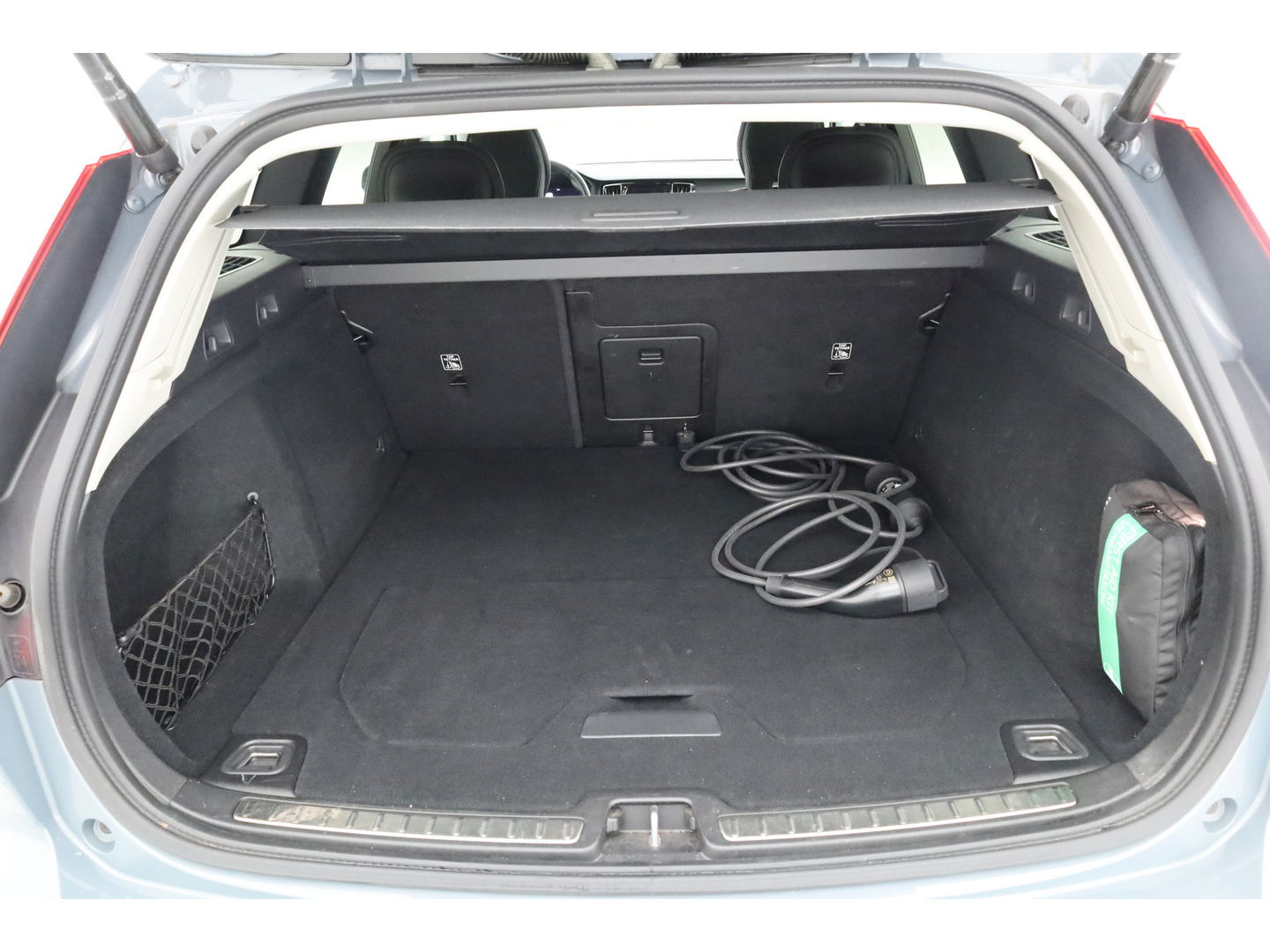 Volvo V60 2.0 T6 Plug-in hybrid AWD Plus Dark | Navi | Memory Seats | Stoel- Stuurverw. | Apple CarPlay | Camera | Keyless | 19''