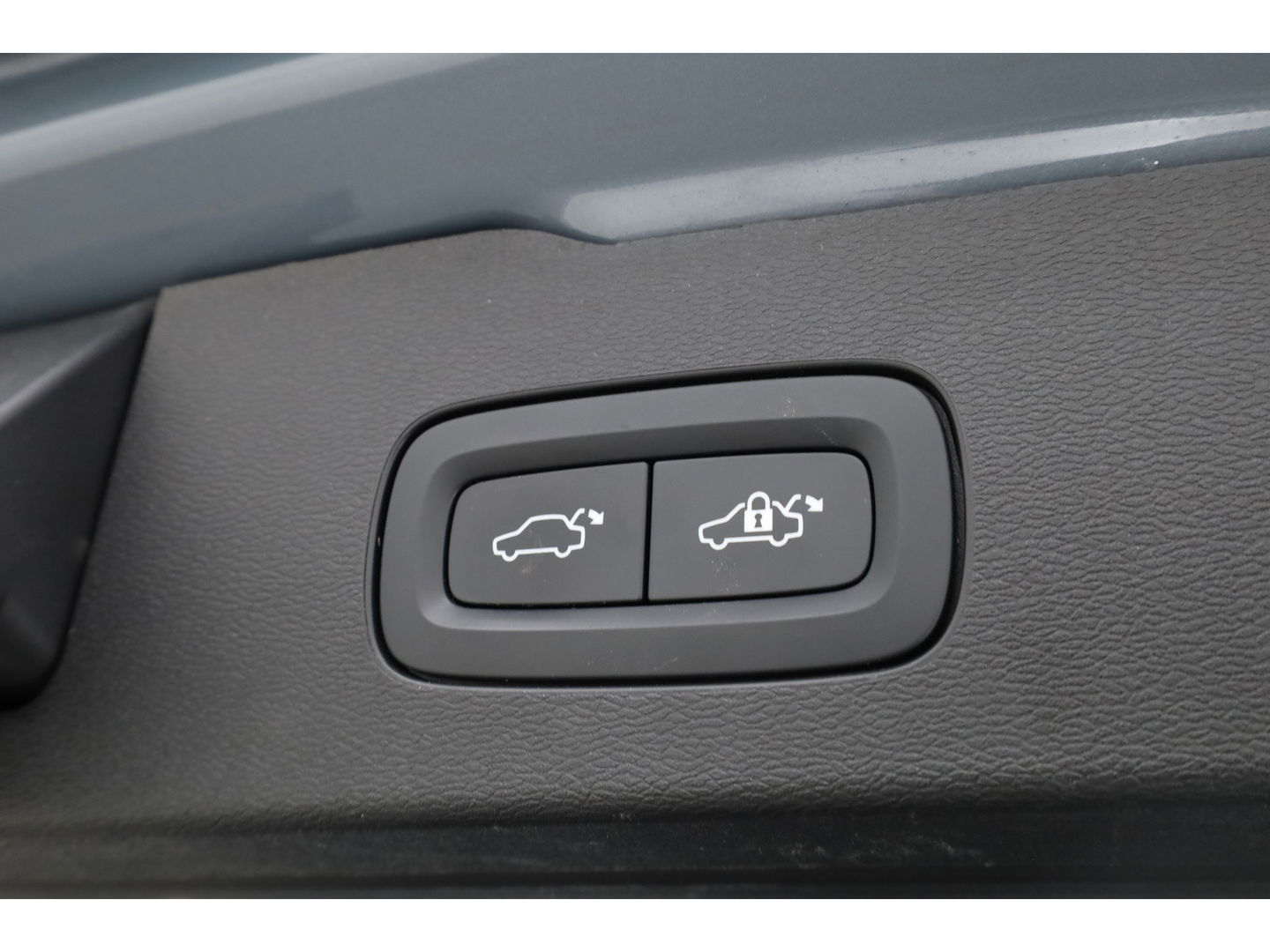 Volvo V60 2.0 T6 Plug-in hybrid AWD Plus Dark | Navi | Memory Seats | Stoel- Stuurverw. | Apple CarPlay | Camera | Keyless | 19''