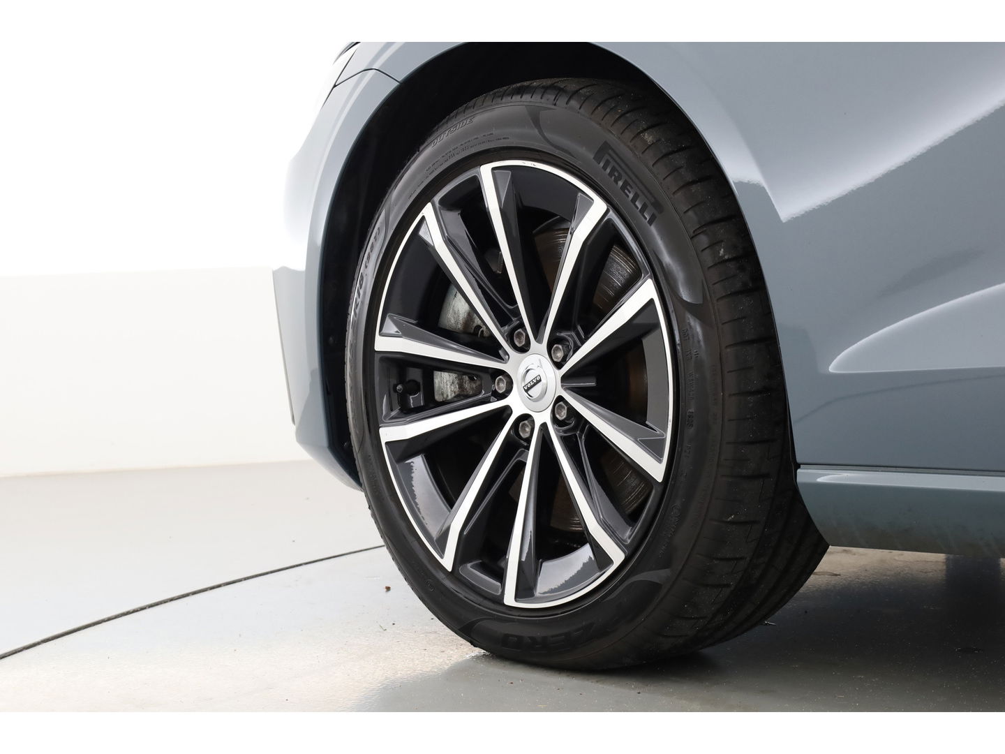 Volvo V60 2.0 T6 Plug-in hybrid AWD Plus Dark | Navi | Memory Seats | Stoel- Stuurverw. | Apple CarPlay | Camera | Keyless | 19''