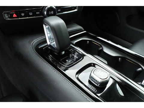 Volvo V60 2.0 T6 Plug-in hybrid AWD Plus Dark | Navi | Memory Seats | Stoel- Stuurverw. | Apple CarPlay | Camera | Keyless | 19''