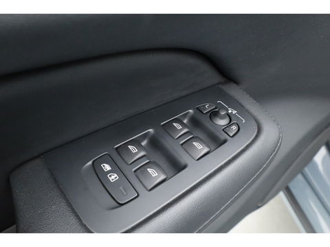 Volvo V60 2.0 T6 Plug-in hybrid AWD Plus Dark | Navi | Memory Seats | Stoel- Stuurverw. | Apple CarPlay | Camera | Keyless | 19''