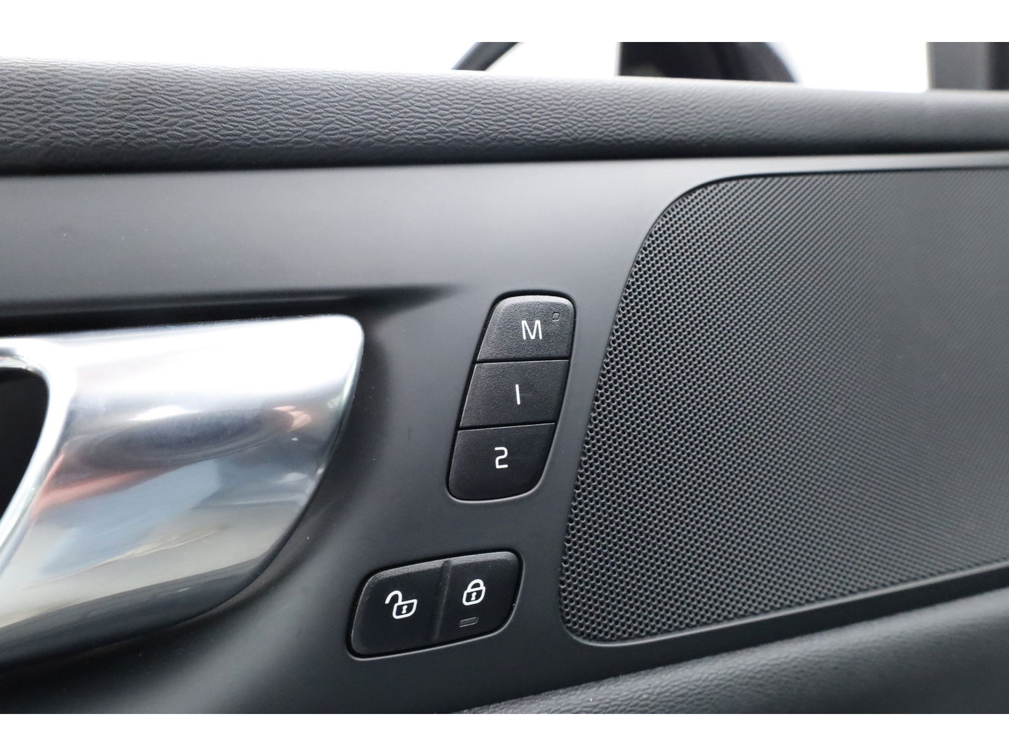 Volvo V60 2.0 T6 Plug-in hybrid AWD Plus Dark | Navi | Memory Seats | Stoel- Stuurverw. | Apple CarPlay | Camera | Keyless | 19''