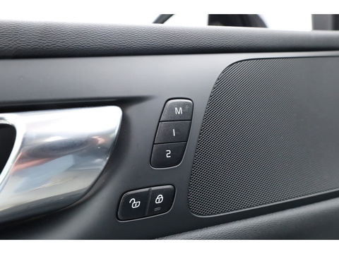 Volvo V60 2.0 T6 Plug-in hybrid AWD Plus Dark | Navi | Memory Seats | Stoel- Stuurverw. | Apple CarPlay | Camera | Keyless | 19''