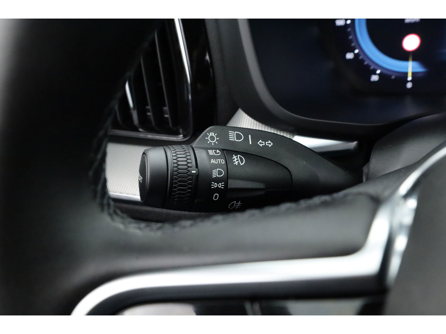 Volvo XC60 2.0 T6 Plug-in hybrid AWD Plus Dark | Pano | Pilot Assist | Head-up | 360cam | Keyless | Harman Kardon | Stoel- Stuurverw. |